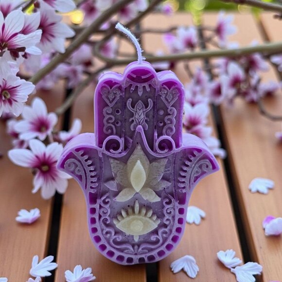 Handmade ✦ Hamsa Hand Candle ✦ Vanilla Brandy Soy Wax Purple Lotus Eye Design - Picture 1 of 8